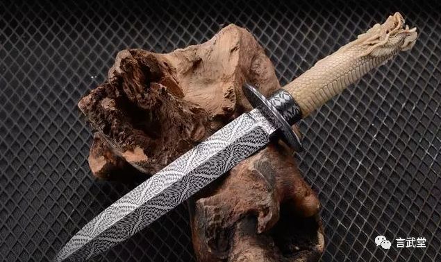 顶级刀匠罗恩牛顿 (罗恩牛顿龙刀多少钱)