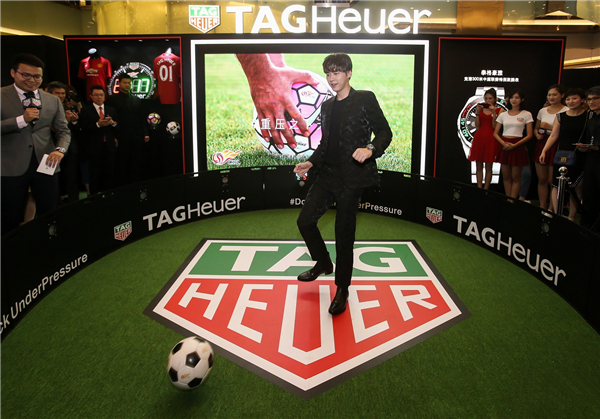 踢足球最好的明星鹿晗,娱乐圈会踢足球的明星