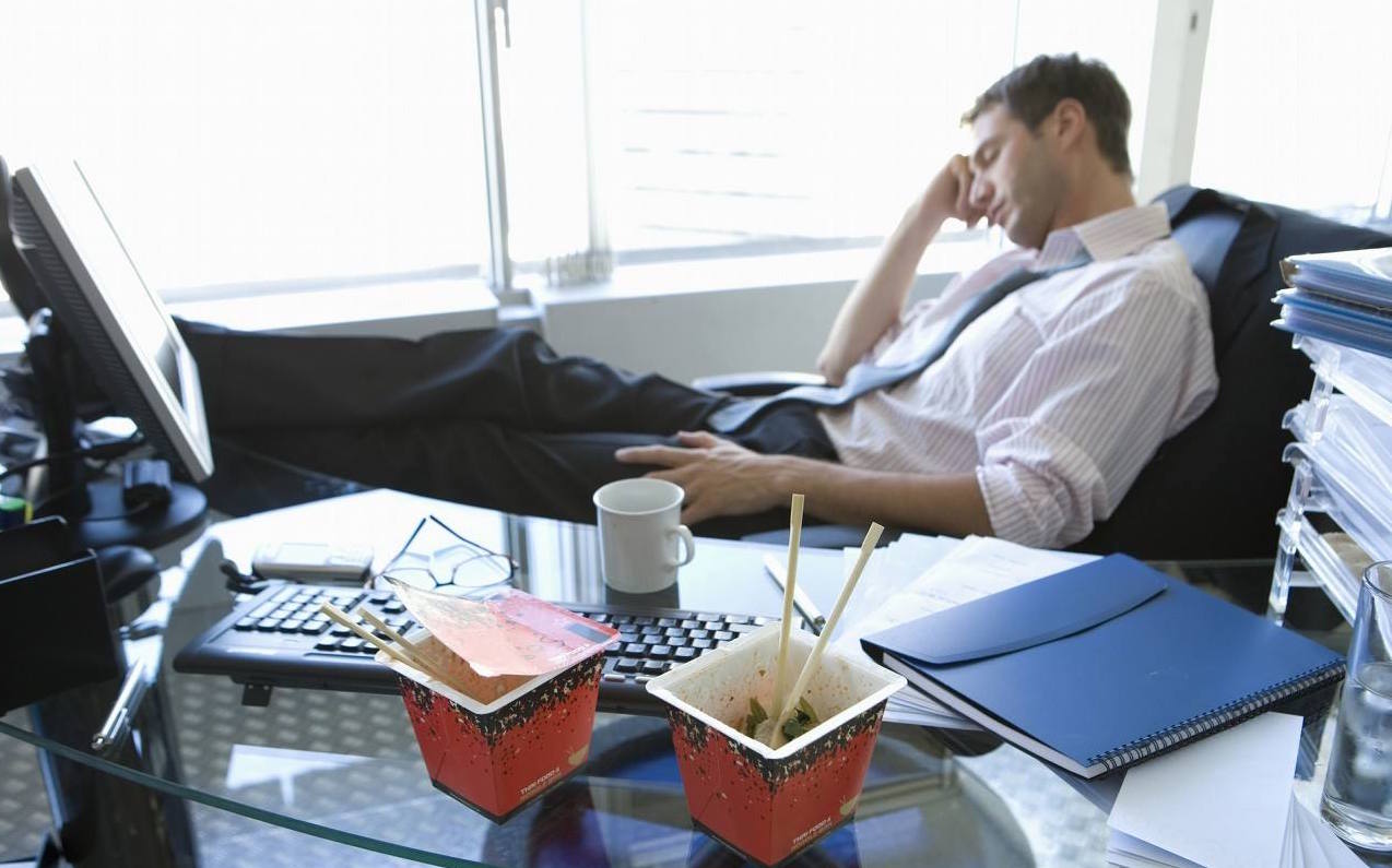 趴着午睡肌肉酸痛怎么办？5个动作搞定它