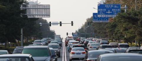 停车违规被抄牌了,停在停车位里也被抄牌