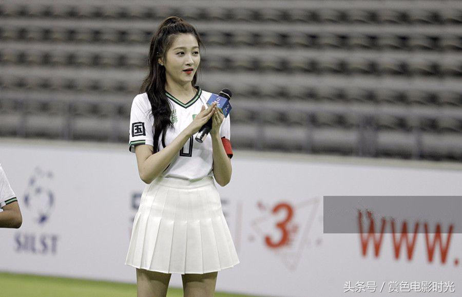 关晓彤近日黑色短裙造型,关晓彤白色短裙造型鹿晗