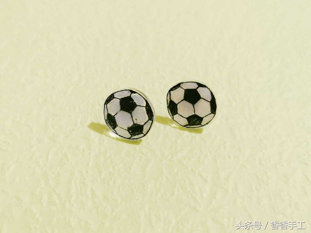 世界杯开始了准备什么,世界杯足球纪念物