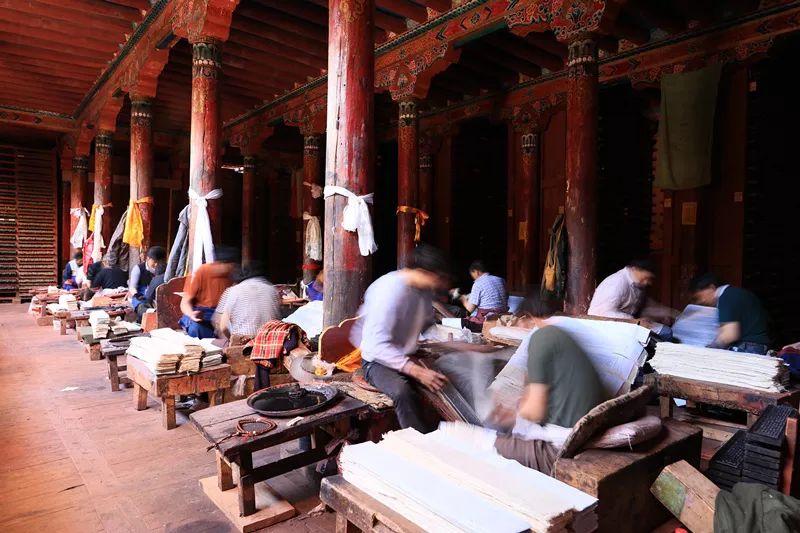 「读YA」“不知名”的万里墨香——德格印经院