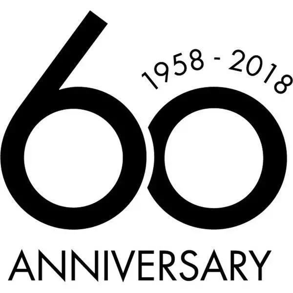 坐着六十年代椅子,小时候的椅子好怀旧