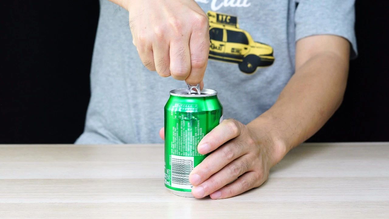 怎样喝雪碧才能喝出多种味道,喝雪碧的正确方法需要减少气泡吗