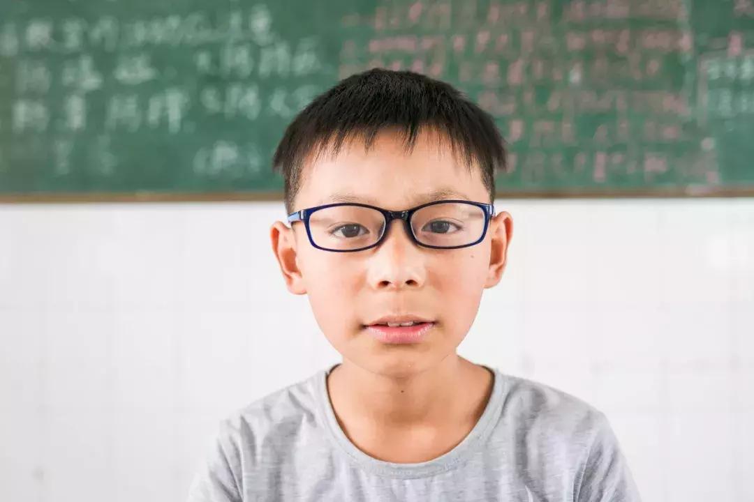 “我都看不清楚黑板了”！关注郑州周边乡村幼儿视力，我们在行动