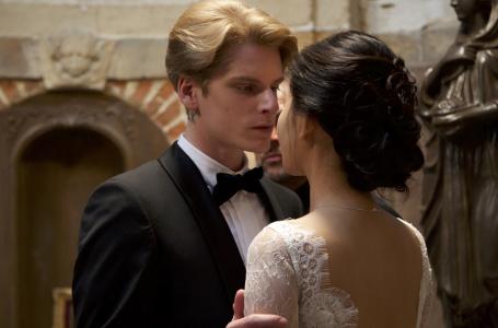 《暮光巴黎》百度云网盘资源「HD1080p中英双字」在线观看