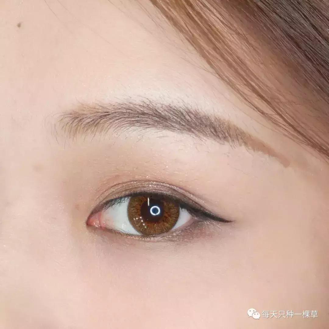 周冬雨最新眼妆教程,周冬雨同款单眼皮眼妆教程