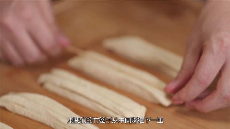 油条最简单炸出来还好吃,教你做放心油条不用任何添加剂