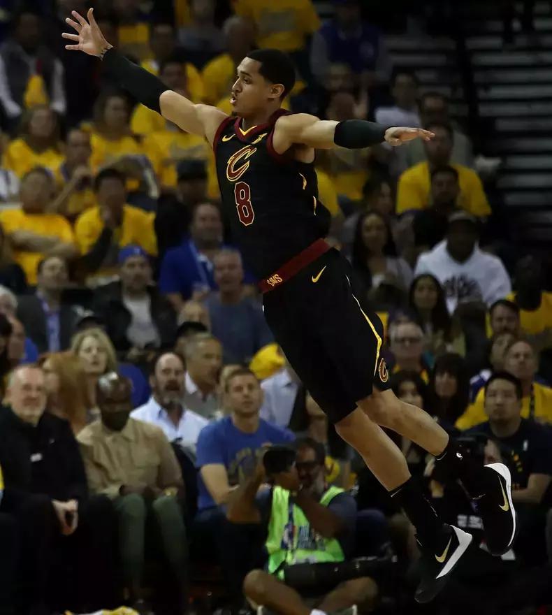 NBA总决赛G1赛场上脚鞋款一览