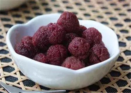 杨梅酒的功效及作用,杨梅酒的功效与作用及食用方法