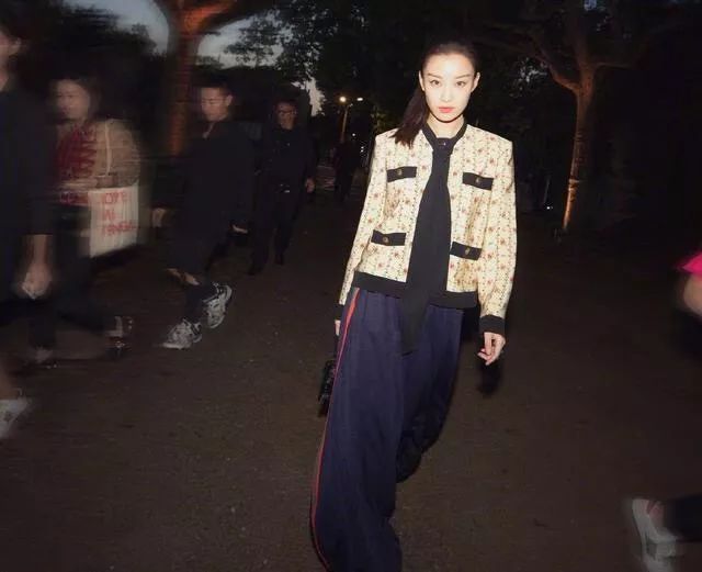 在“鬼”火重重的墓地看秀，是GUCCI给了你勇气