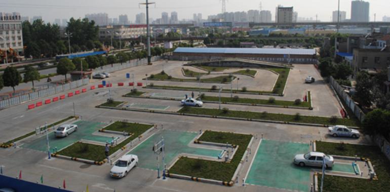 倒车入库实用简单小诀窍掌握几点,倒车入库教练会告诉你什么重点