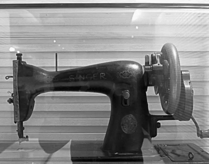 利郎简约而不简单商标,利郎安踏