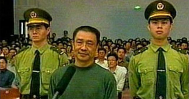 她被称为“冷美人”，被*昌星赖**送给贪官后偷偷生下一个儿子