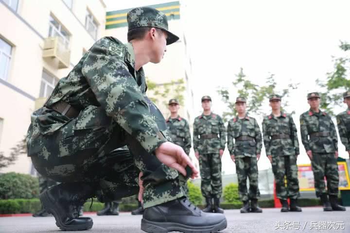 中国人民武装警察部队夏季军装,武装警察部队的军装和作训服