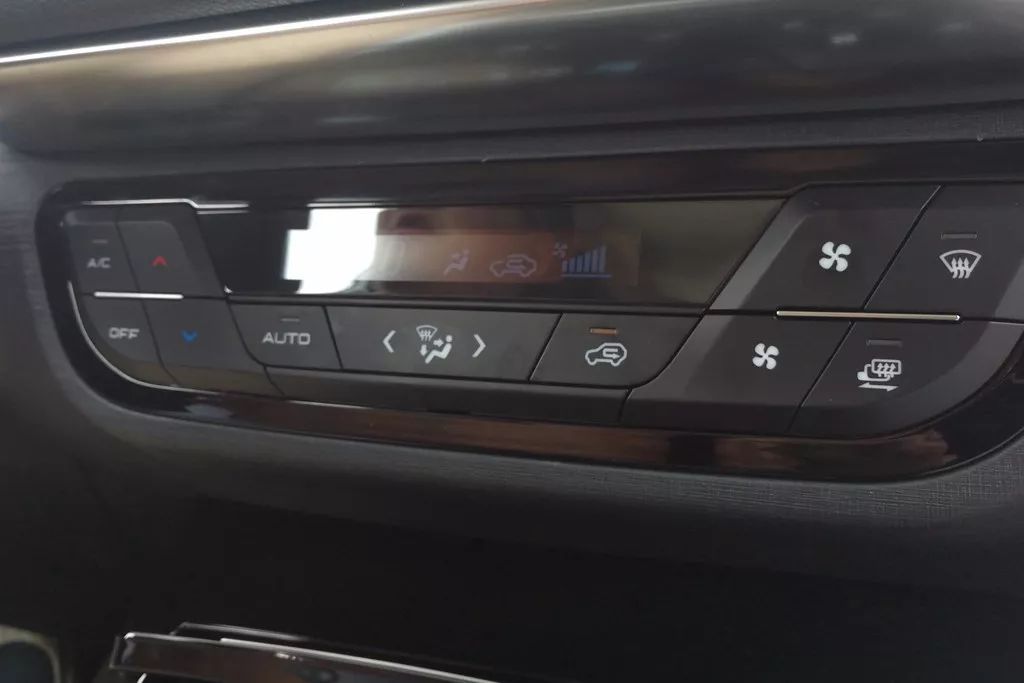 8.99万起买台体型追平汉兰达的suv,2018款森雅r9