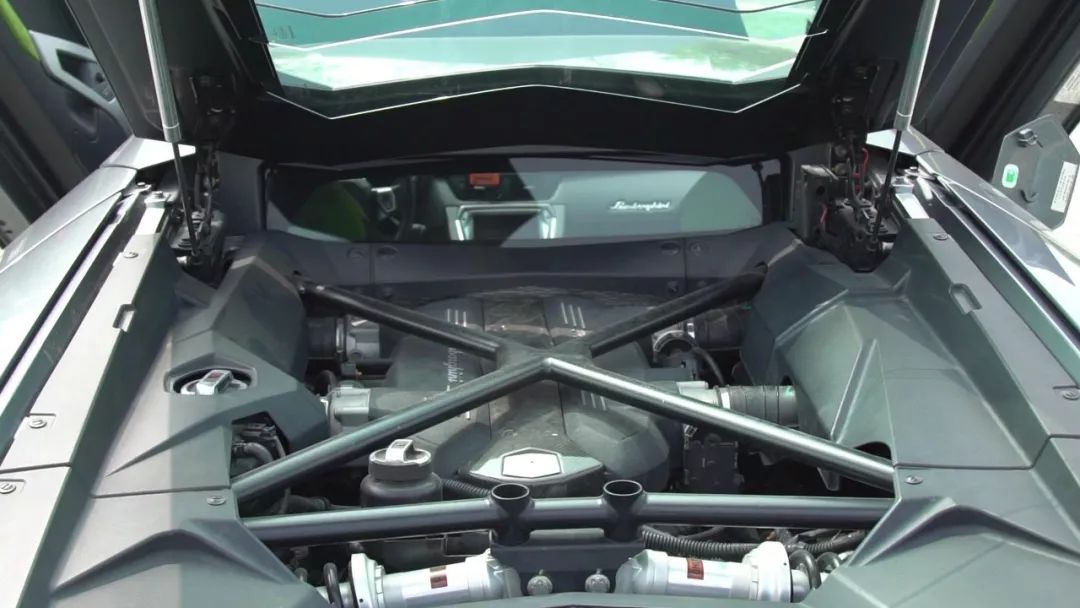 加速2.9秒的拖拉机，一脚油门一个鸡腿，一天租金一辆捷达