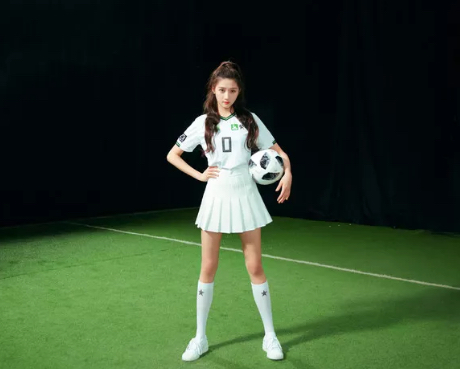 关晓彤运动服穿搭,关晓彤穿过的百褶裙