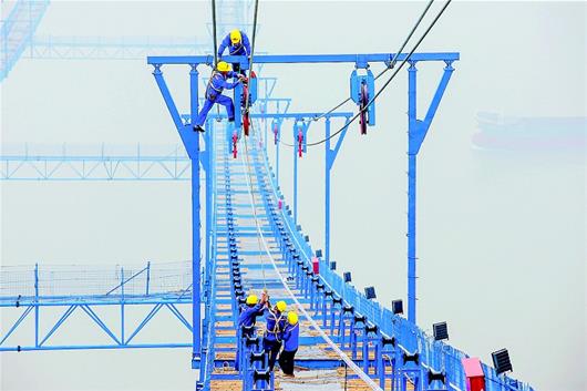 杨泗港大桥主跨,杨泗港长江大桥转体合拢