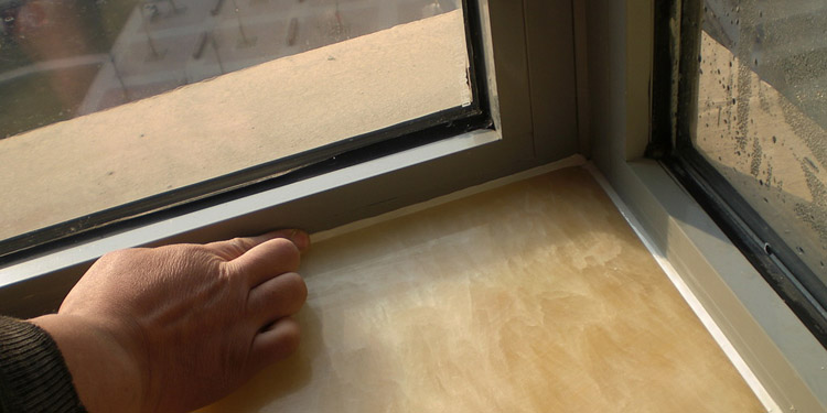 窗户玻璃胶发霉清除小妙方,窗户玻璃胶除霉