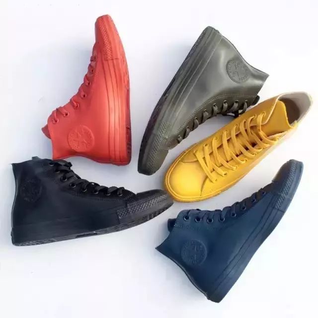 穿上雨鞋,下雨天穿雨鞋防水又好看时尚