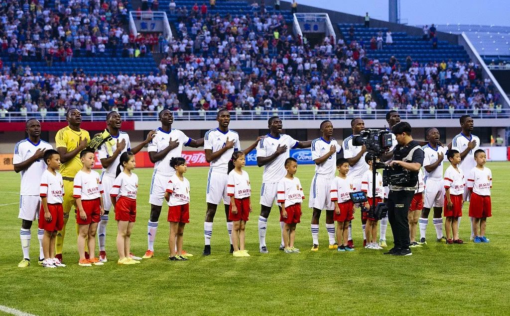 纳米比亚护腿板共用,共用一个护腿板