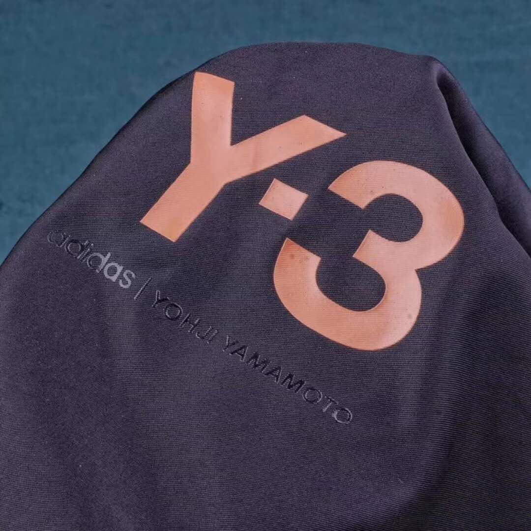 adidasy-3带来全新鞋型未来感十足 (阿迪达斯官网adidascourtvision3)