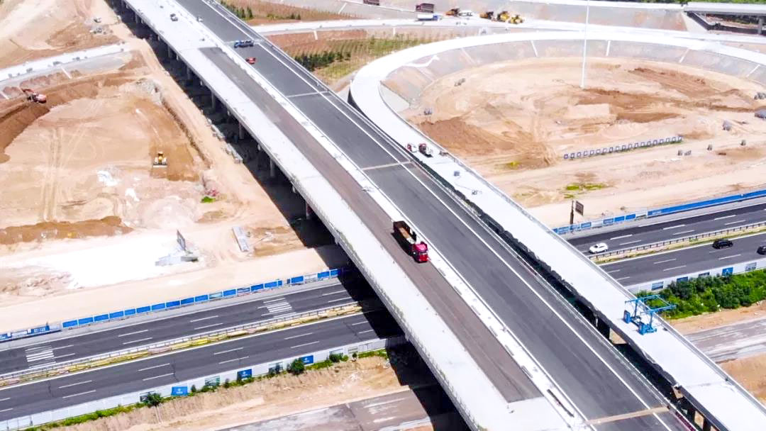 后E17班同学企业恒远鑫达助力首都建设，北京七环即将顺利通车