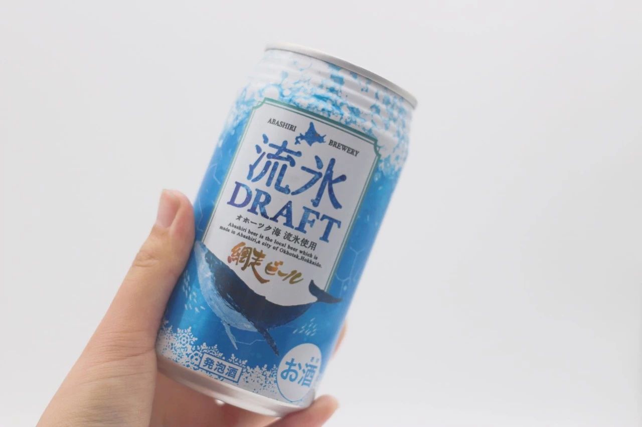 北海道網走的青蓝色啤酒，喝上一口，宛如遨游再浩瀚的鄂霍次克海