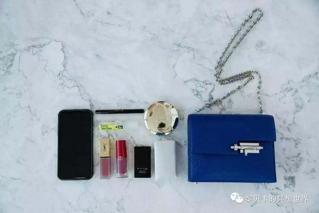 她们买了不少包，但天天背的还是这几个