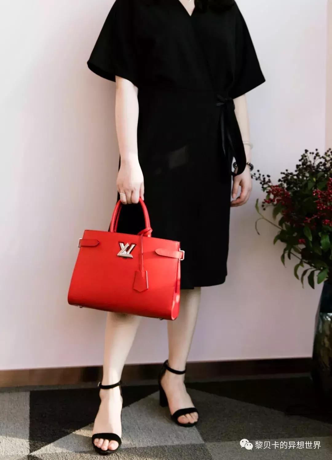 她们买了不少包，但天天背的还是这几个