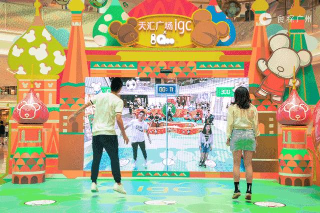 人气王吴卓羲携全城独家世界杯版潮熊Qee空降天汇广场igc!