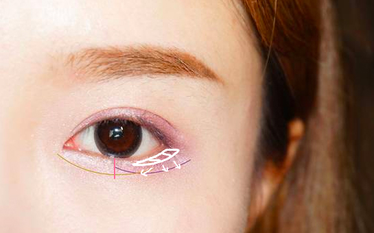 更新一个适合日常的眼影简单画法,眼影画法新手两色眼影盘