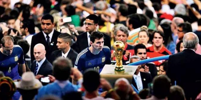 世界杯阿根廷夺冠瞬间梅西,世界杯决赛阿根廷队夺冠梅西圆梦