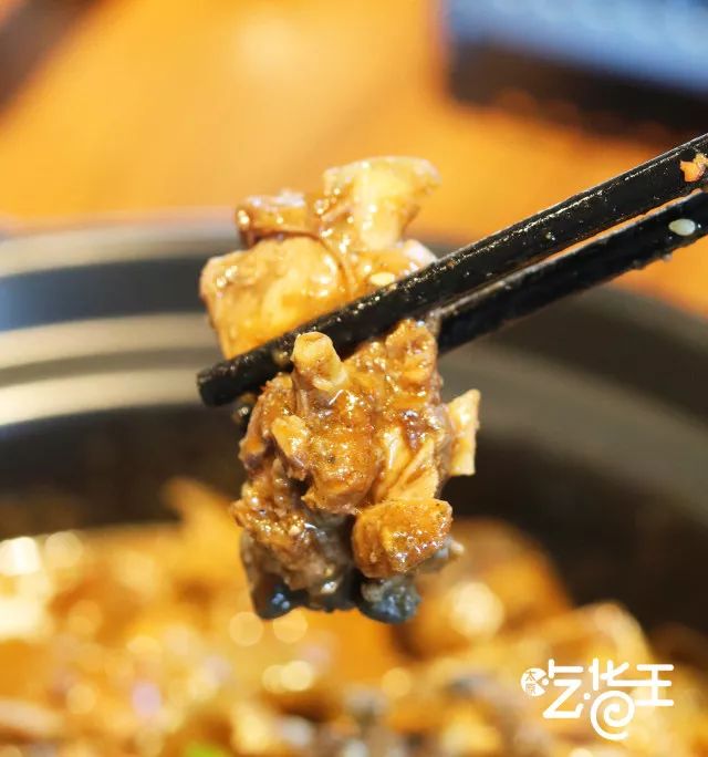 这家餐厅怎么做的如此火爆,这家餐厅的菜品丰富多样