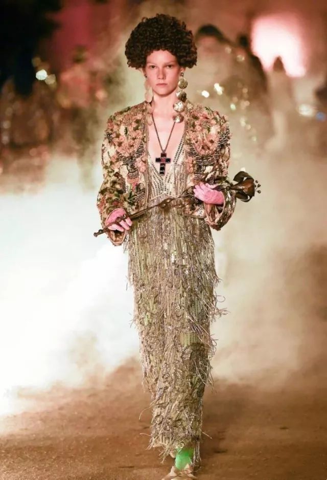 gucci墓地走秀音乐,gucci好莱坞时装秀