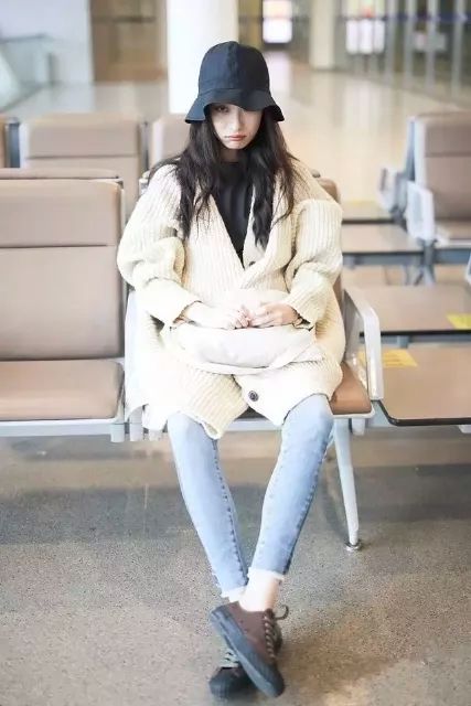 倪妮易烊千玺同框,又懒又想拍照