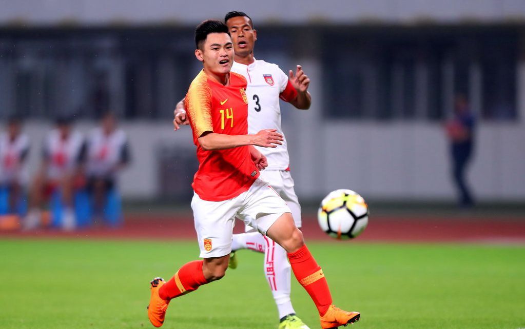 中国梅西给出最好榜样，张玉宁已接近荒废，却仍然拒绝回国踢球