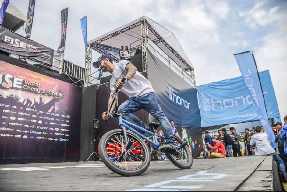 荣耀的酷玩精神，拼命干活，酷酷玩