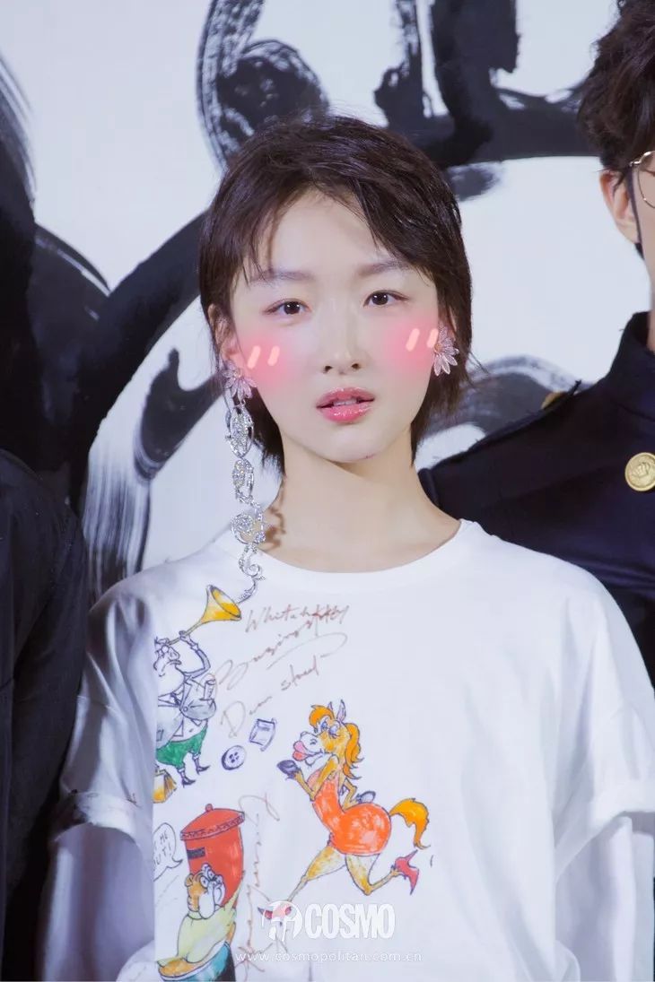 为什么中国女明星妆都好浓,中国女星化妆为什么没有日韩好看