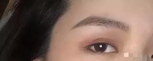 有刘海的港风妆容教程,流行的欧美妆教程