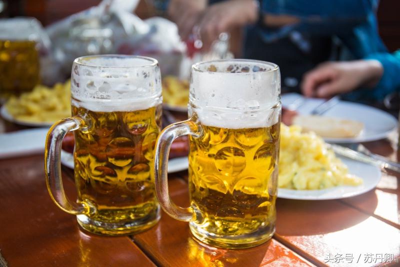 中国游客在德国买水果，12.8欧元1公斤的樱桃直呼真不贵