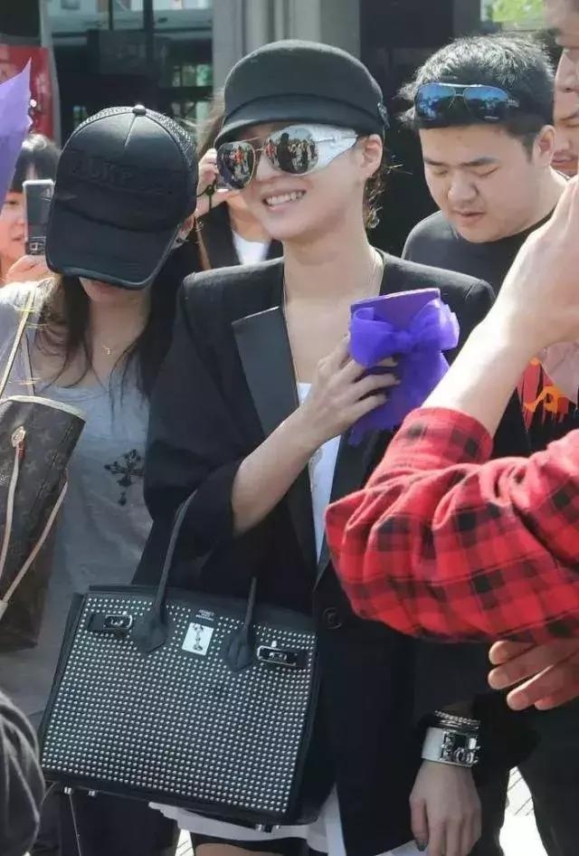 张韶涵穿过几套高定,张韶涵铂金包