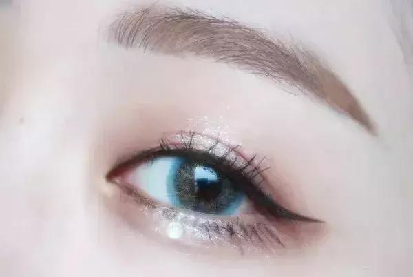 眼妆画的好,C位出道早,101女孩靠它被Pick