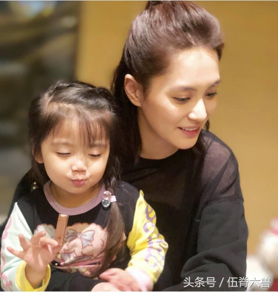 阿娇素颜现身,阿娇现身活动被拍