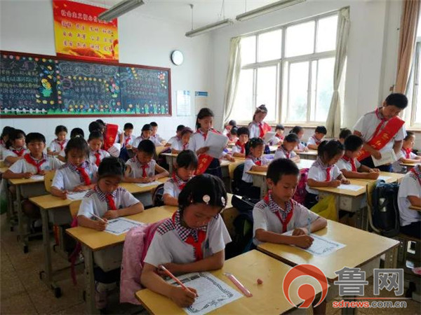 小手拉大手美丽海洋我行动——崂山区东韩小学护海小志愿者在行动