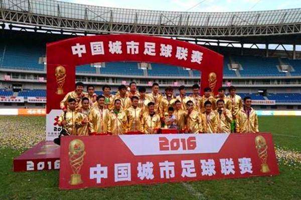 业余比赛18：0抢头条，寻真相巧合多，“假球”再扰西北狼老巢？