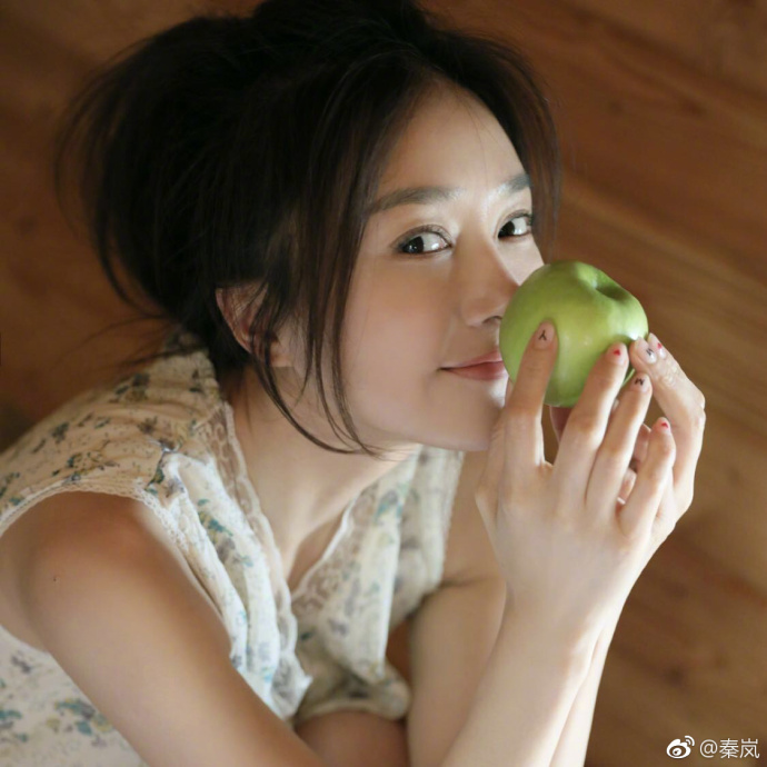 秦岚承认整容过吗,秦岚整容了没