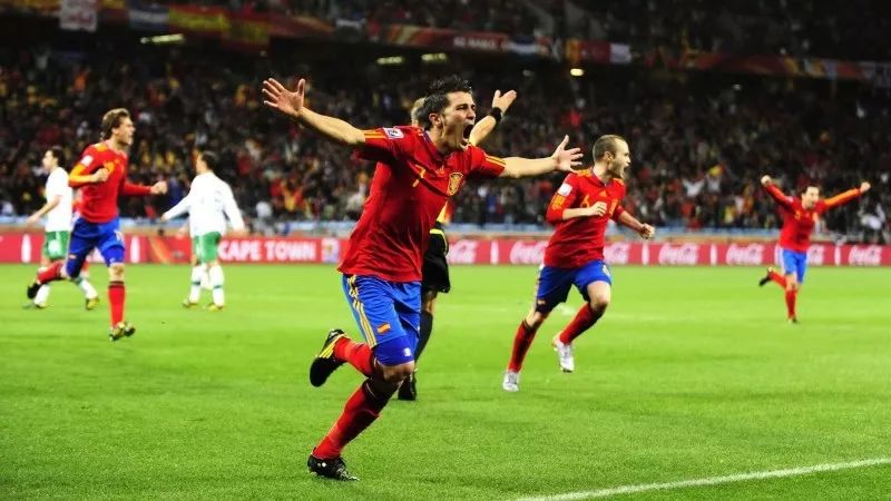 喜欢看足球可以从事什么工作,喜欢看足球的人喜欢买什么产品